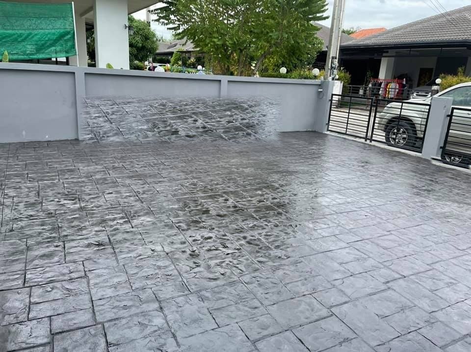 หมู่บ้านสายลมเย็น พื้นคอนกรีตพิมพ์ลาย